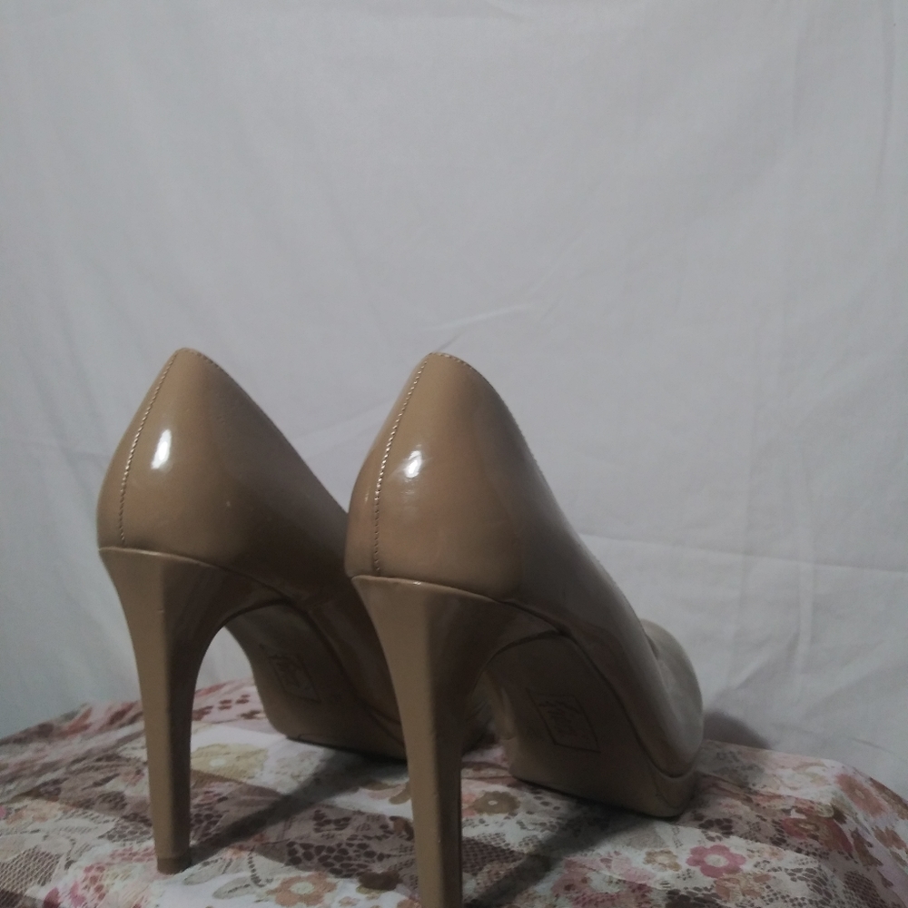 Heels - Picture 2 of 3